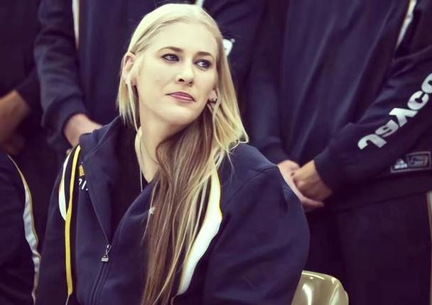 劳伦 杰克逊；劳伦杰克逊写真照